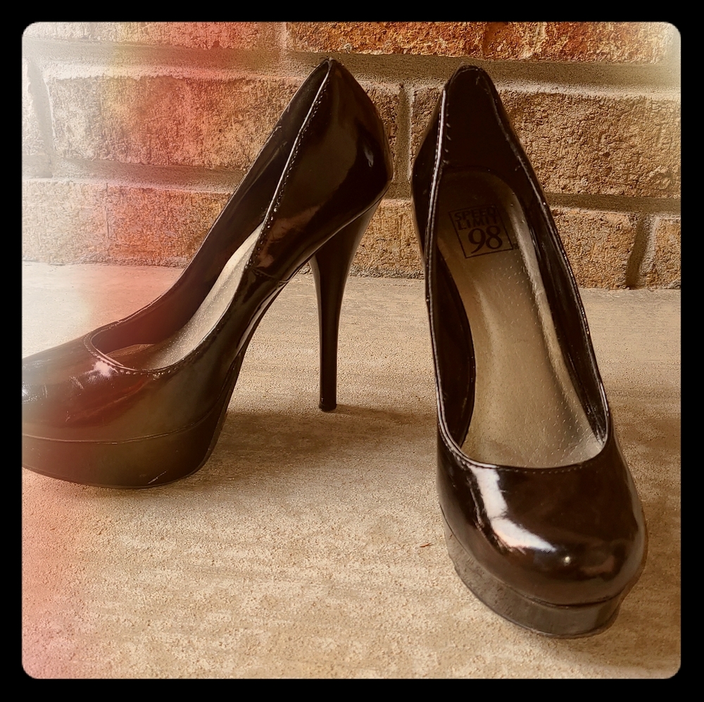 Ladies, size 7 , black Stilettos